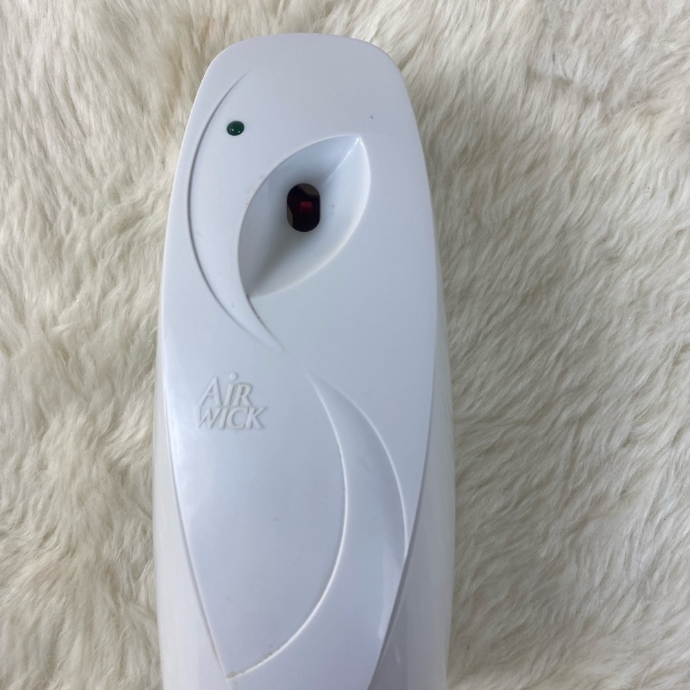 Air wick auto freshener